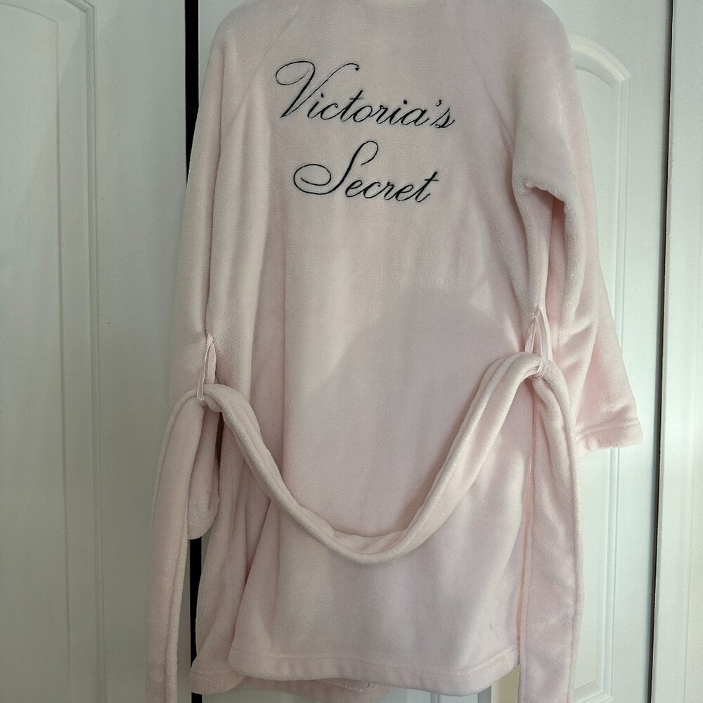 Victoria Secret Short Pink Robe - Picture 4 of 7